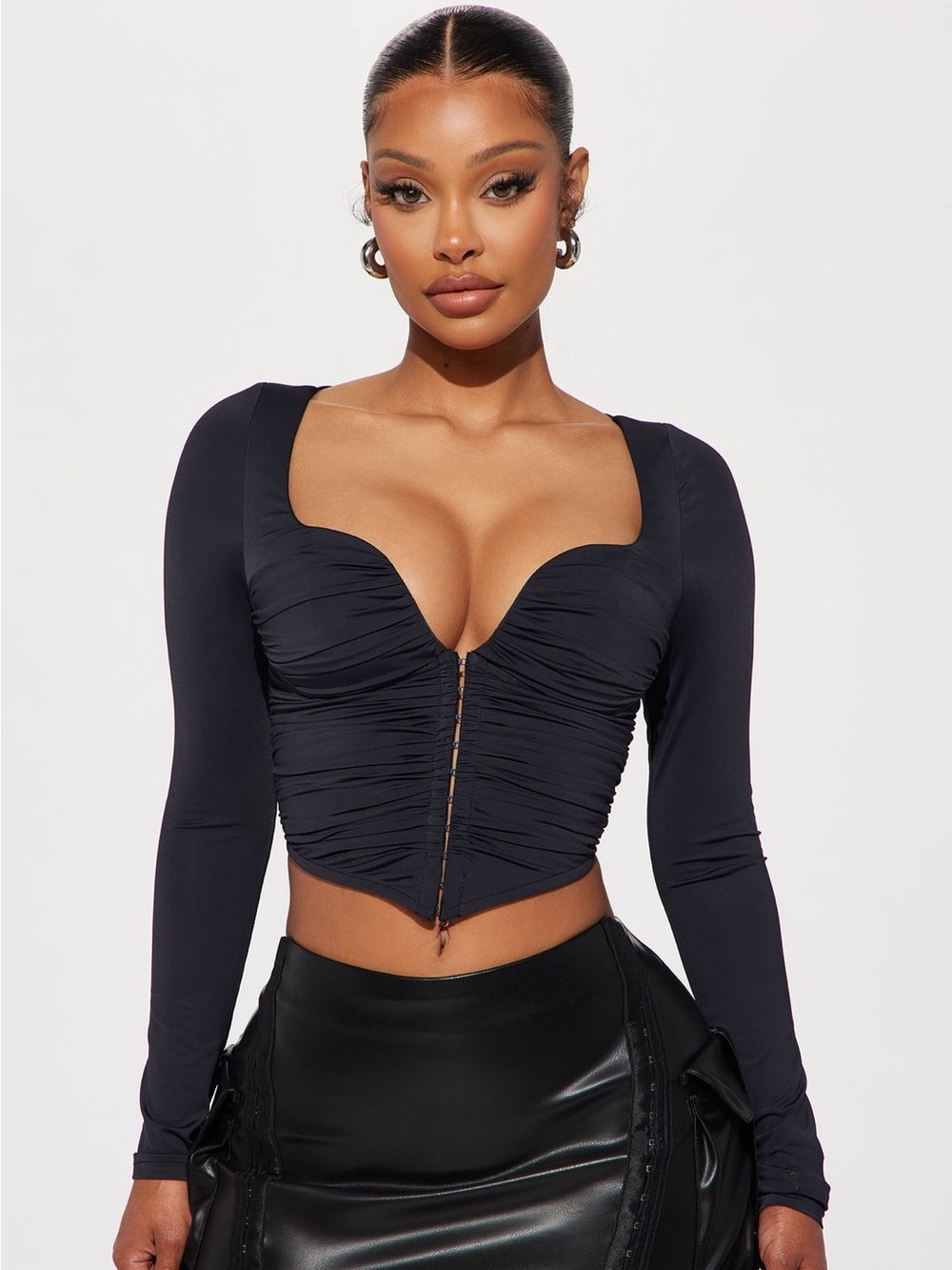Fashion Nova Black Ruched Sweetheart Long Sleeve Crop Top